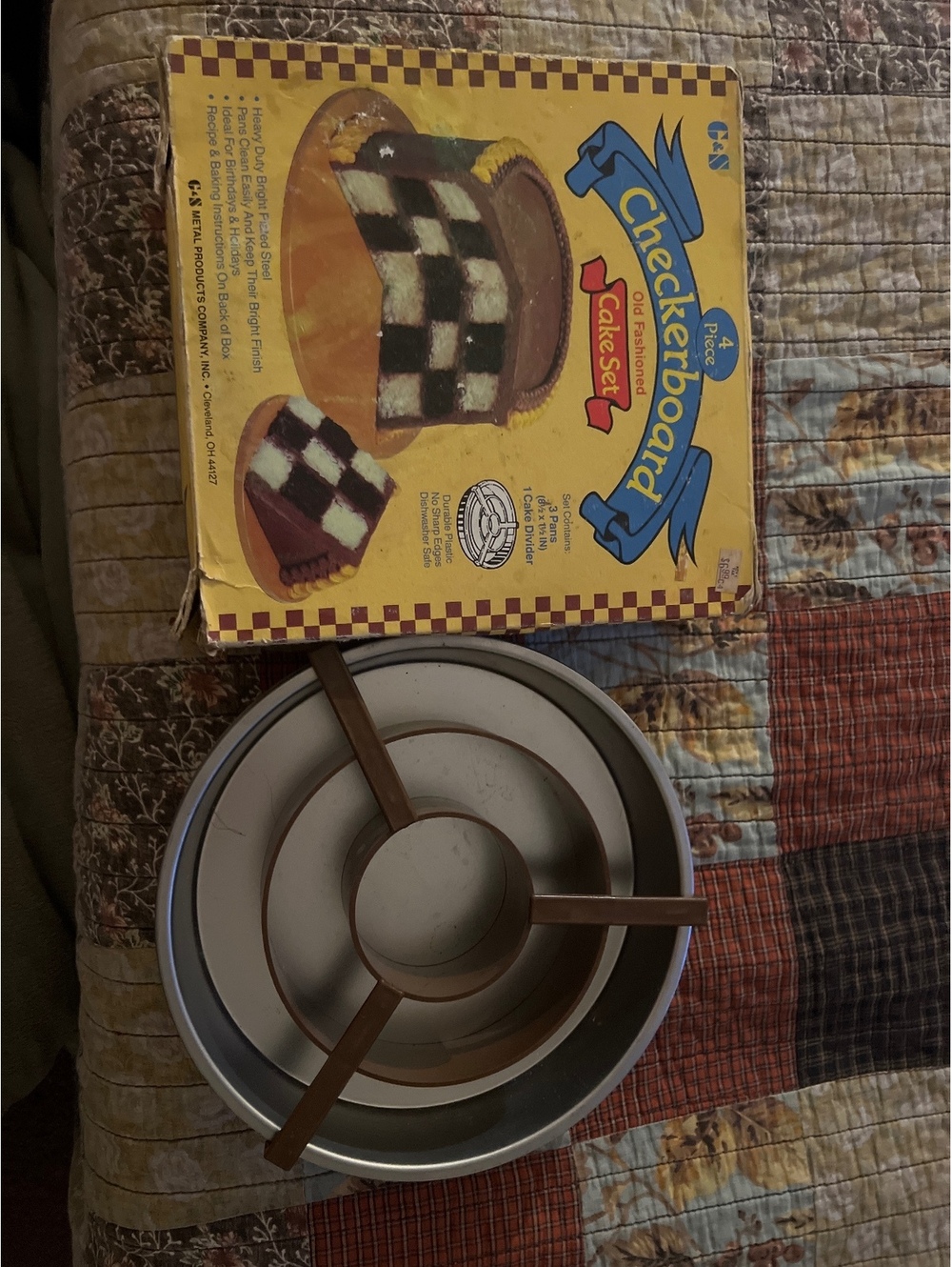 Vintage 4 Piece Old Fashioned Checkerboard Cake Set with Divider and 3 Pans
